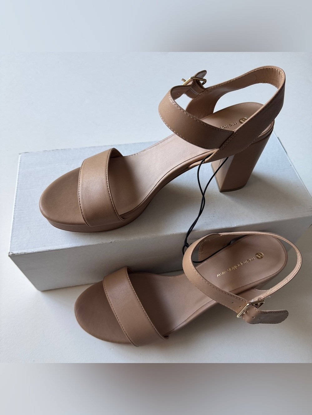 Metropolitan View SHIA Women's Strappy Ankle Strap Buckle Block Heel Sandals 10M